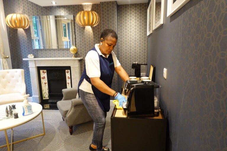 Facility Management by Benchmark Cleaning